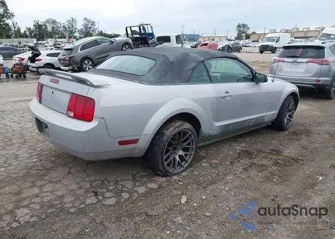 2005 Ford Mustang z USA, uszkodzony, nr VIN 1ZVFT84N955187025